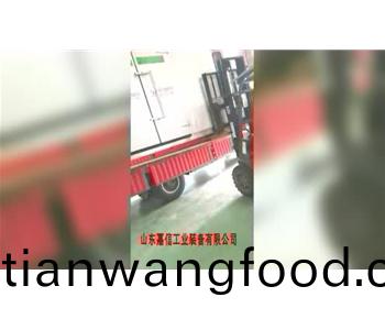 設(shè)(she)備裝貨現(xiàn)場(chang)待髮貨(huo)